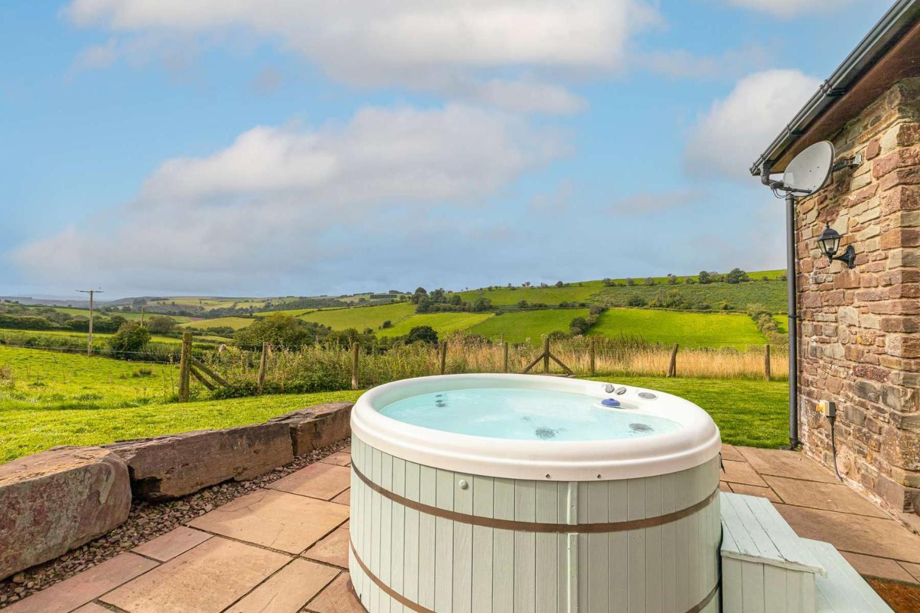 Hilltop View With Hot Tub Μπρέκον Εξωτερικό φωτογραφία